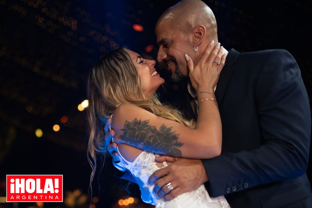 Después de un año y medio de relación, el ex futbolista y la abogada redoblaron la apuesta. El pasado 8 de septiembre se casaron en el registro civil de City Bell y dos meses después organizaron su fiesta.