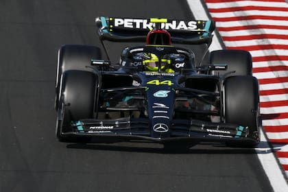 Después de un año y medio Lewis Hamilton partirá al frente en una carrera de Fórmula 1; el inglés compartirá la primera fila con Max Verstappen en el Gran Premio de Hungría.