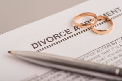 Después de un divorcio, los padres deben reorganizar la vida familiar y adaptar los acuerdos de crianza a las necesidades de los hijos, sin hacerlos sentir obligados a elegir entre sus progenitores