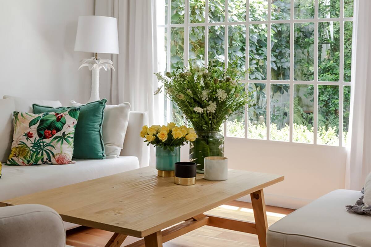 Después de un período de reformas estructurales hace ocho años, volvemos a visitar la casa de una pareja que introdujo cambios paulatinos y puntuales a través de la decoración.
