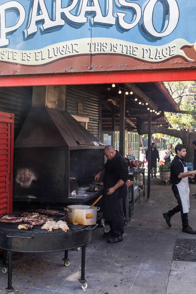 Después de varios años de promoción, trabajo y obras, la iniciativa municipal para crear un Distrito de las Artes en el barrio de La Boca se está materializando en un fresco circuito de museos, galerías, residencias para artistas y espacios culturales que como un canto de sirenas llaman a mentes cur