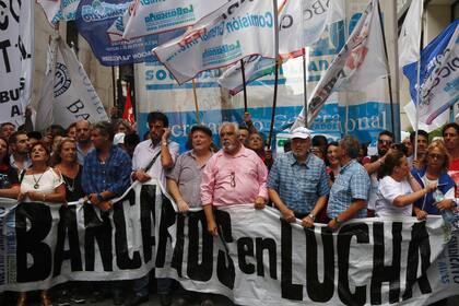 Después de varios días de paro que afectaron a miles de usuarios, el gremio todavía no ha llegado a un acuerdo