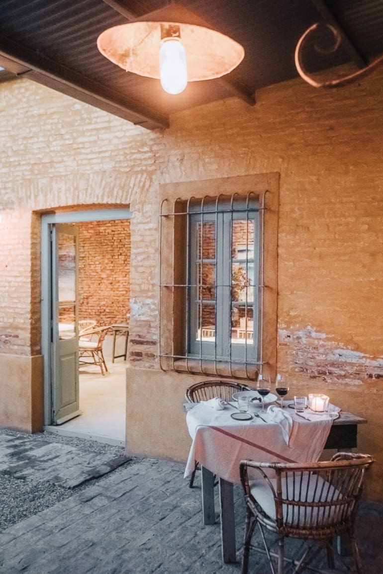 Después de viajar por el mundo, la chef desplegó su esencia en una casona con tradición y encanto de pueblo.