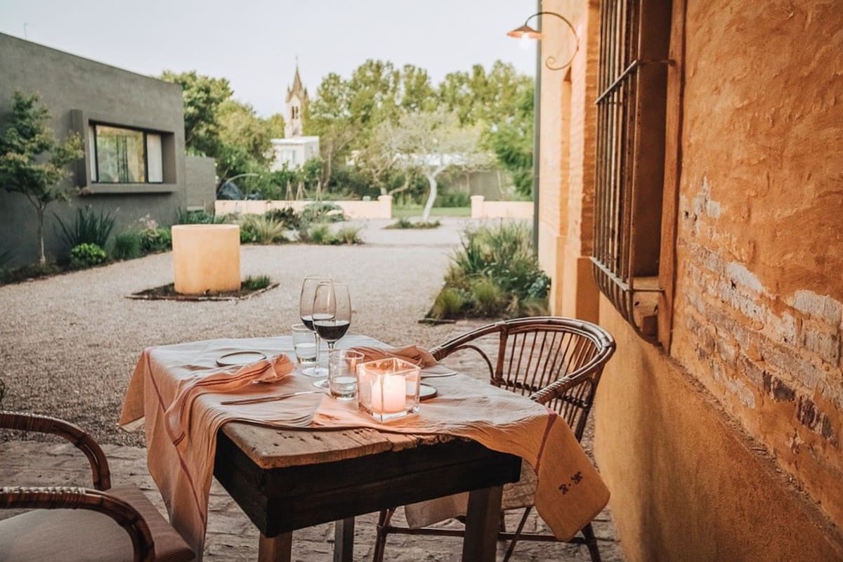 Después de viajar por el mundo, la chef desplegó su esencia en una casona con tradición y encanto de pueblo.