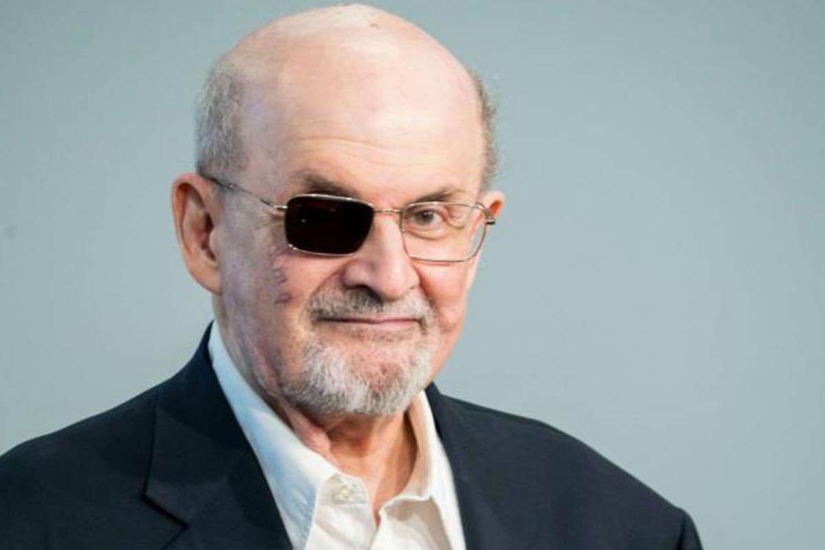 Después del atentado, en el que perdió un ojo, Rushdie retomó la ficción