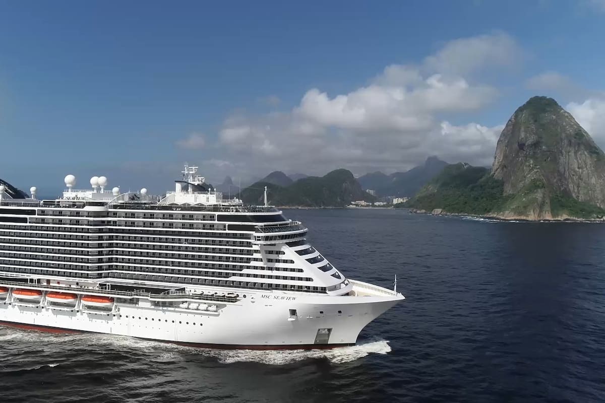 Después del bautismo europeo, en junio, el crucero de MSC que tiene capacidad para 5331 huéspedes debutó en Sudamérica viajando desde San Salvador de Bahía hasta Santos, donde hace temporada