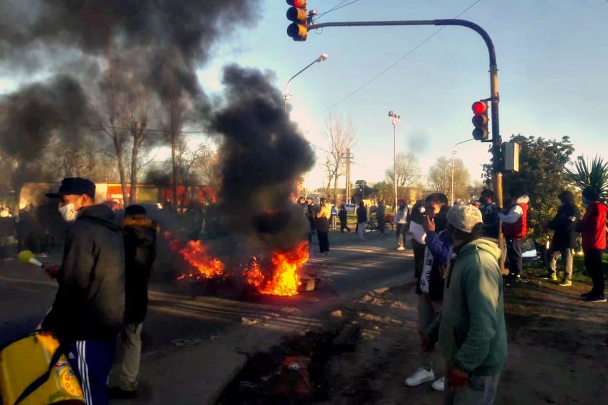Después del homicidio de un vecino, residentes de un barrio de Marcos Paz salieron a protestar y exigir mayores medidas de seguridad