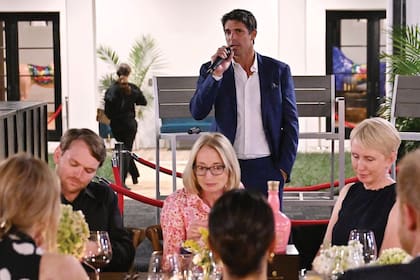 Después del match, el polista argentino Nacho Figueras tomó la palabra y habló del orgullo que siente por poder colaborar con la fundación Sentebale, de la que es embajador.