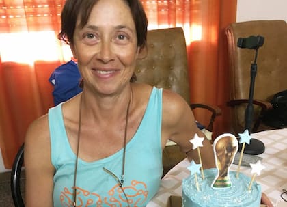 "Después, por un tema realmente de conveniencia, pude hacer la ciudadanía, pero la verdad fue algo que me costó. No me arrepiento, pero era un problema interno mío, no renunciás por papeles, pero de palabra tenés que renunciar a tu ciudadanía argentina. Eso fue complejo, porque mi parte argentina no la olvidé nunca: soy argentina, estoy orgullosa de ser argentina y no me siento americana”.