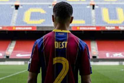 Dest llaga a Barcelona desde Ajax y es la gran apuesta del mercado de pases