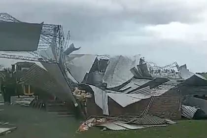 Destrozos en el campo de