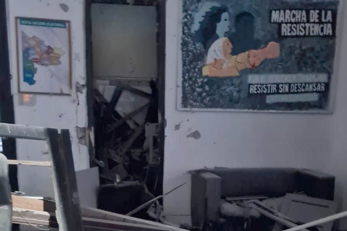 Destruyeron un local de La Cámpora detonando un explosivo en Bahía Blanca