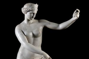 Detalle de Afrodita de Capua (117 al 138 d. C.), exhibida en el MNBA en 2018/19
