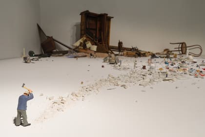Detalle de El hombre con el hacha y otras situaciones breves, exhibida en el Malba, en la Bienal de Venecia y en el PAMM