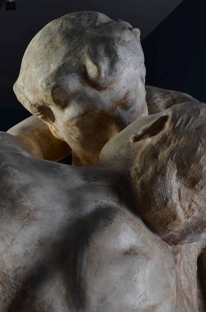 Detalle de la escultura El beso, de Rodin