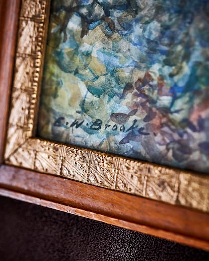 Detalle de la firma de E. W. Brooke