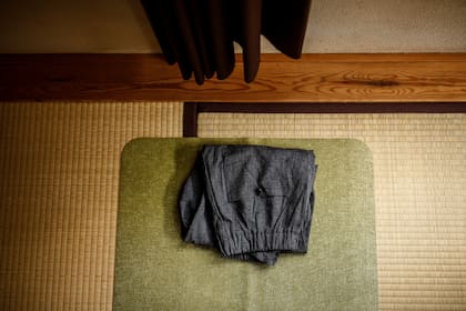 Detalle de la poca ropa de Katsuya Toyoda