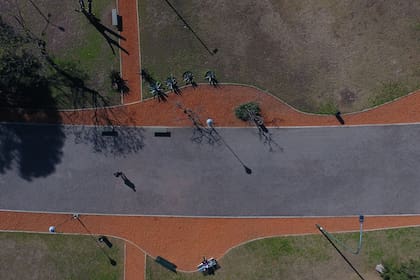 Detalle de los canteros del parque Leonardo Pereyra en Barracas
