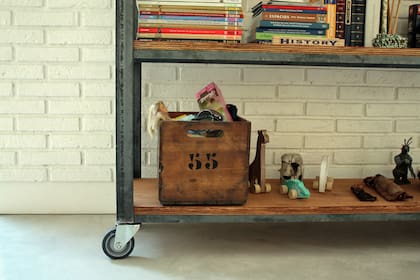 Detalle de mueble industrial en Casa Globa, obra del Estudio de Ariel Glot.