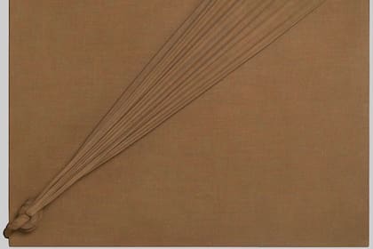 Detalle de Quipus 33 T1 (1966), de Jorge Eduardo Eielson. Colección Eduardo F. Costantini, en comodato en Malba