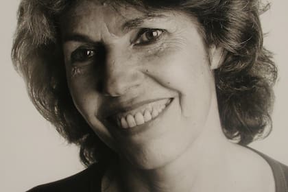 Detalle de un retrato de Josefina Robirosa realizado por Alejandro Kuropatwa en 1988, que pertenece a la colección del Museo Nacional de Bellas Artes