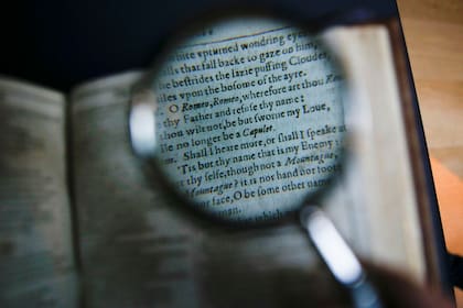 Detalle del ejemplar de Shakespeare que se exhibe actualmente en Londres