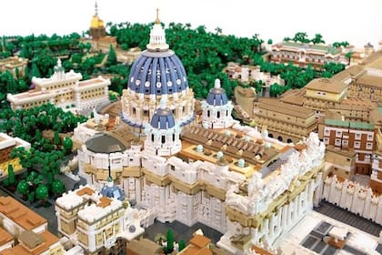 Detalle del Vaticano edificado con bloques por el arquitecto estadounidense Rocco Buttliere