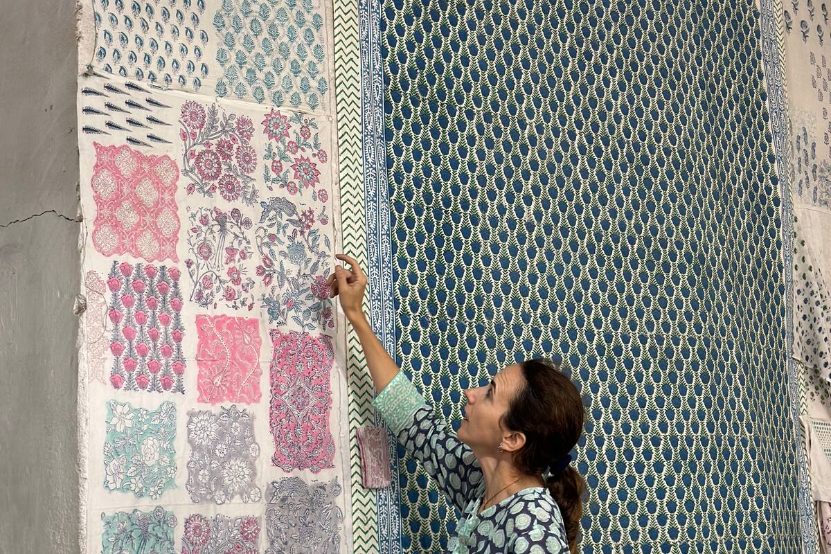 Detalles de los vibrantes estampados block print, cada uno realizado a mano y lleno de historia y color