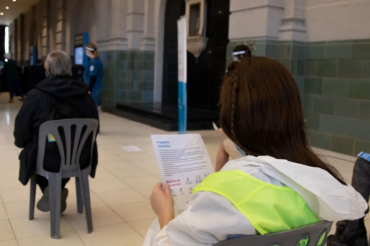 Detectan el primer positivo con los testeos rápidos en la terminal de Retiro