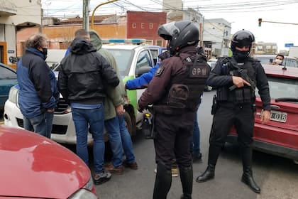 Detención de dos policías del área de Sustracción de Automotores de la PFA por extorsión