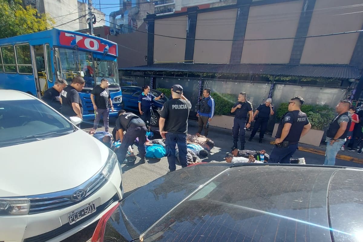 Detienen a 22 miembros de la barra disidente de Racing en la previa del partido con Huracán