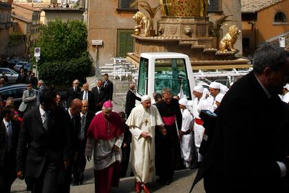 Detienen a dos hombres turcos armados en Viterbo, Italia, antes de una popular fiesta