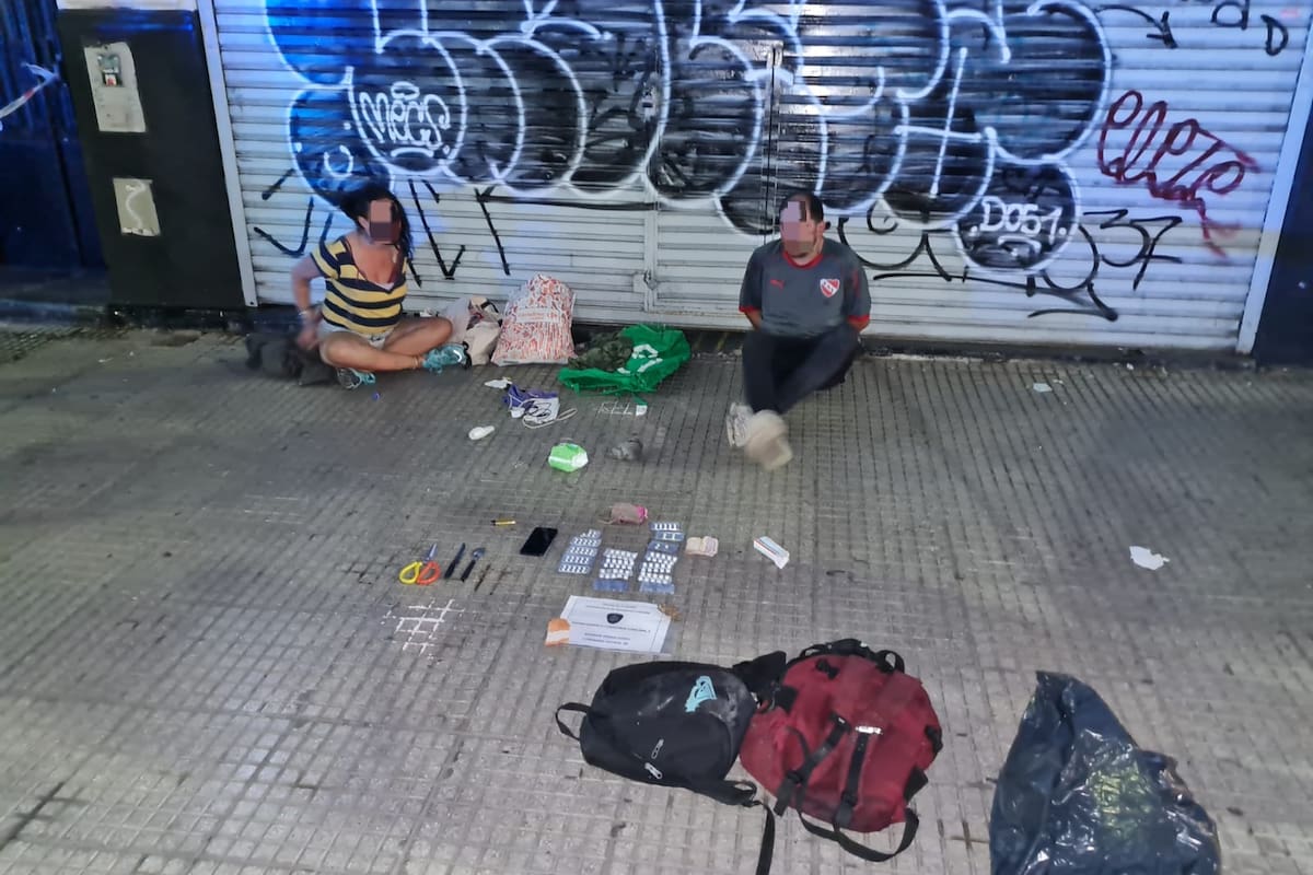 Detienen a dos personas en situación de calle por herir con una tijera a un hombre en Recoleta.
