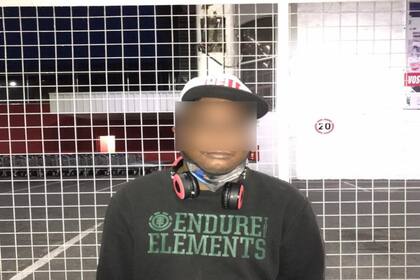 Detienen a un dealer colombiano por vender marihuana; cobraba con posnet