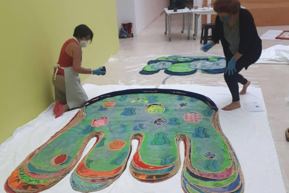 Detrás de escena en Malba: montaje de la muestra Leda Catunda. Fuera de serie, de Alejandra Seeber