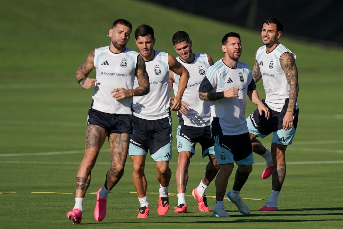 Detrás de Messi y Otamendi pueden aparecer otras salidas: Paredes puso en duda su continuidad, De Paul todavía no definió qué hará y Lo Celso está bajo observación por sus problemas físicos