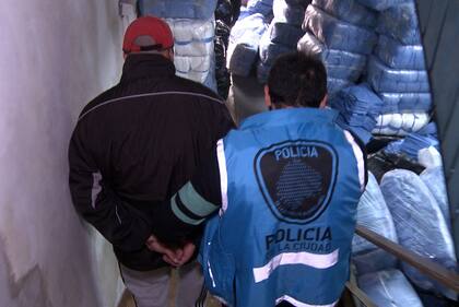 Detuvieron a integrantes de una banda que fabricaba barbijos truchos