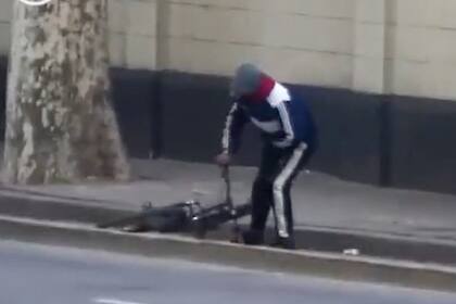 Detuvieron a un delincuente en Retiro por haberle robado una bicicleta a una mujer en la vía pública