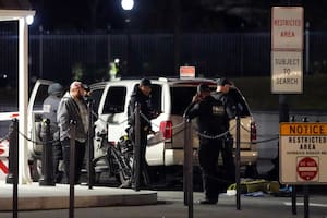 Detuvieron a un hombre que estrelló su auto en las rejas de la Casa Blanca
Foto: @unlimited_ls