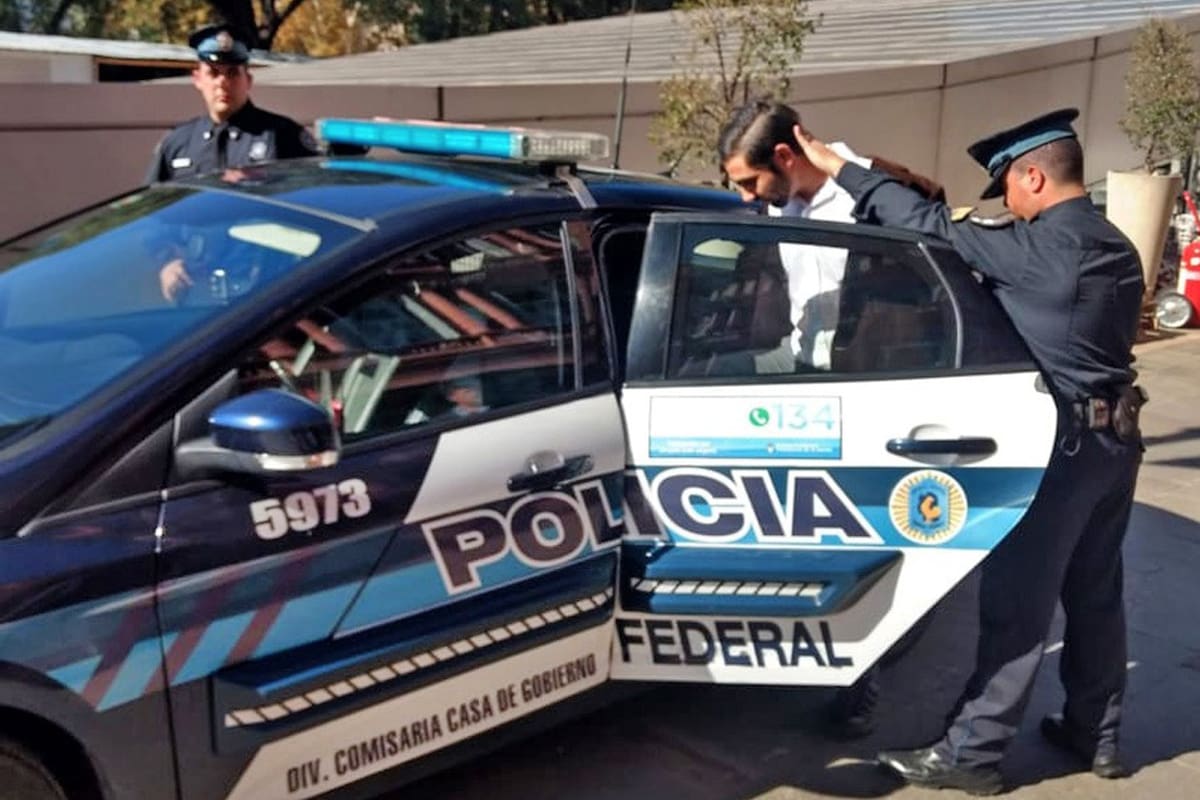 Detuvieron a un hombre que intentó ingresar a la Casa Rosada con un revólver