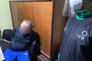 Detuvieron a un profesor de Lengua que estaba en la cama con un alumno