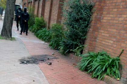 El hombre que tiró una bomba molotov contra uno de los paredones de la quinta presidencial de Olivos tenía antecedentes psiquiátricos y había estado internado en el hospital Borda