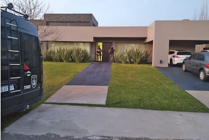 Bracamonte, el jefe de la barra de Rosario Central, fue detenido en una lujosa vivienda ubicada en un country