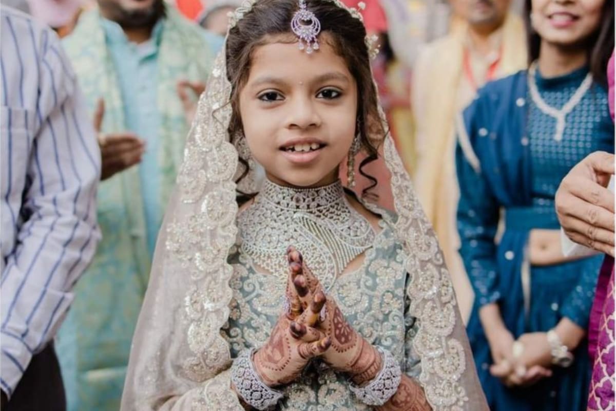 Devanshi Sanghvi creció rodeada de lujo gracias al multimillonario negocio de su padre