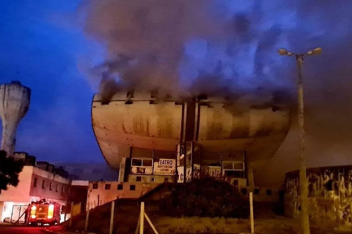 Devastador incendio en el casino de Necochea