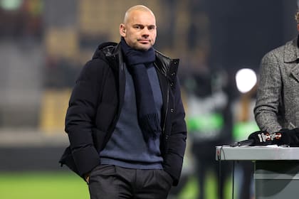 DEVENTER, NETHERLANDS - NOVEMBER 27: Wesley Sneijder looks on during the UEFA Europa League, League phase, MD5 match between Go Ahead Eagles and VfB Stuttgart at De Adelaarshorst on November 27, 2025 in Deventer, Netherlands. (Photo by Ben Gal/BSR Agency/Getty Images)