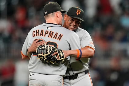 Devers ayuda a Gigantes a vencer 9-0 a Bravos rompiendo racha de seis derrotas