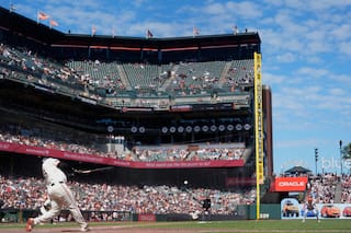 Devers pega jonrón e impulsa 4 carreras para Gigantes que blanquean 5-0 a Filis