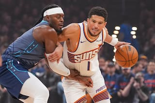Devin Booker, multado con 35.000 dólares por criticar a árbitros tras juego ante Thunder