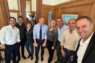 Adorni reunió a la mesa política en medio del avance de la causa judicial y del rebrote de la interna